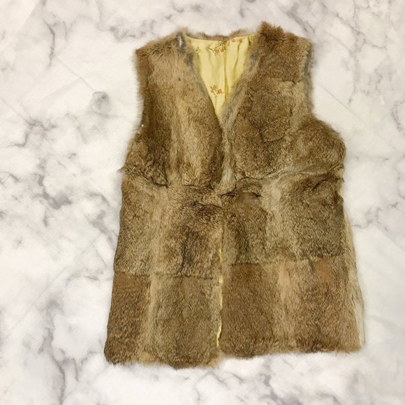 Fur Vest With Floral Embroidered Lining - Picture 1 of 4